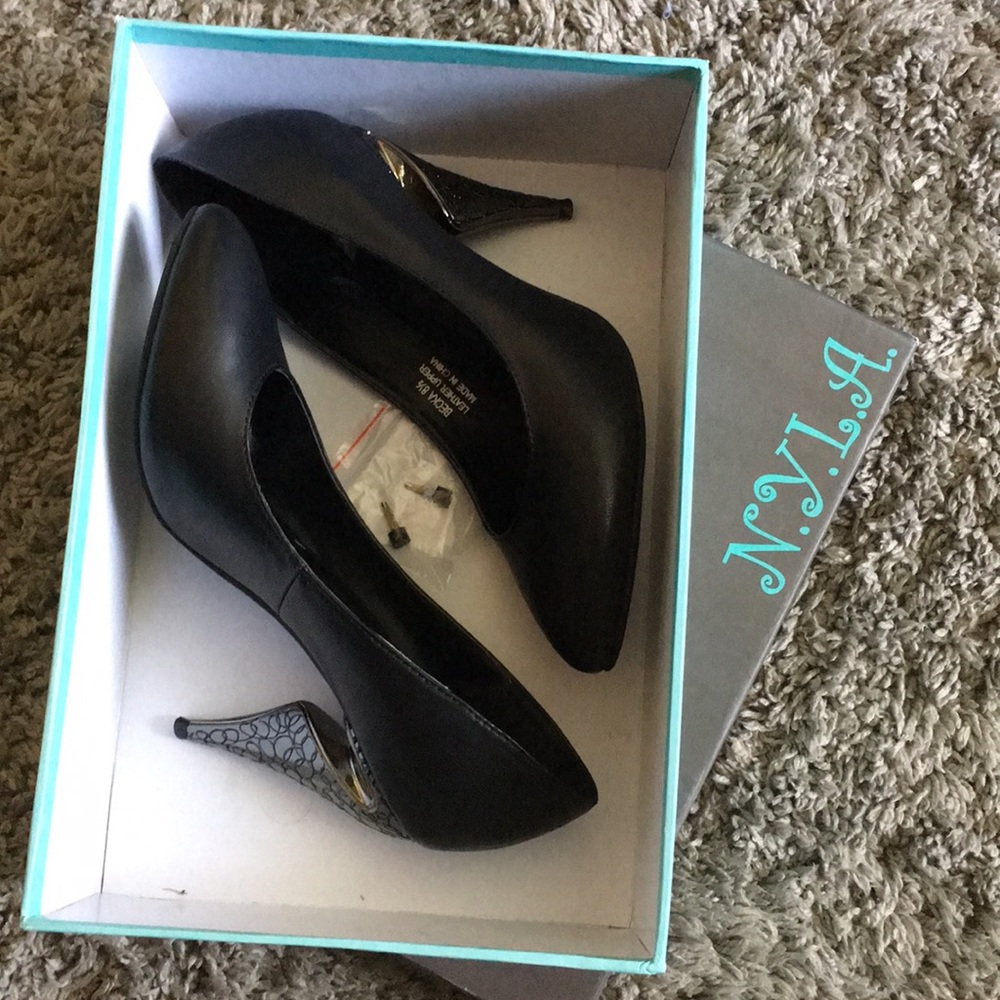 N.Y.L.A Black Leather pumps - Picture 5 of 5